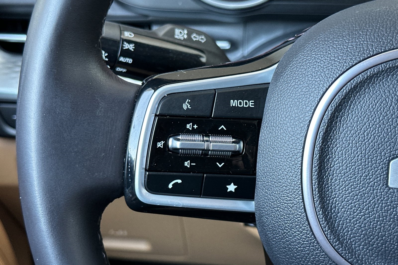 2024 Kia Carnival LX photo 25
