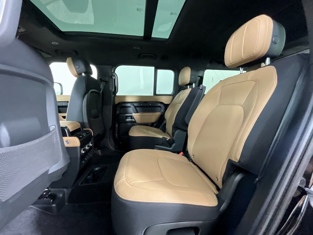 2025 Land Rover Defender 130 V8 photo 4