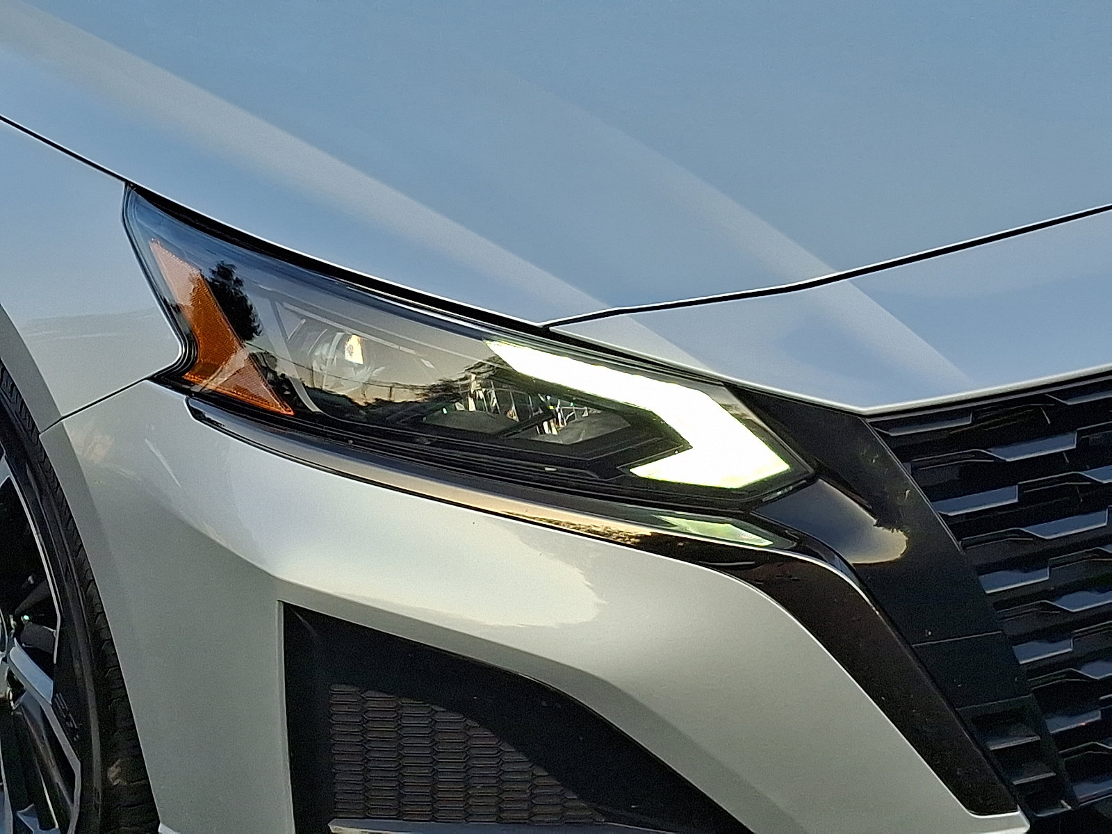 2024 Nissan Altima 2.5 SR photo 7