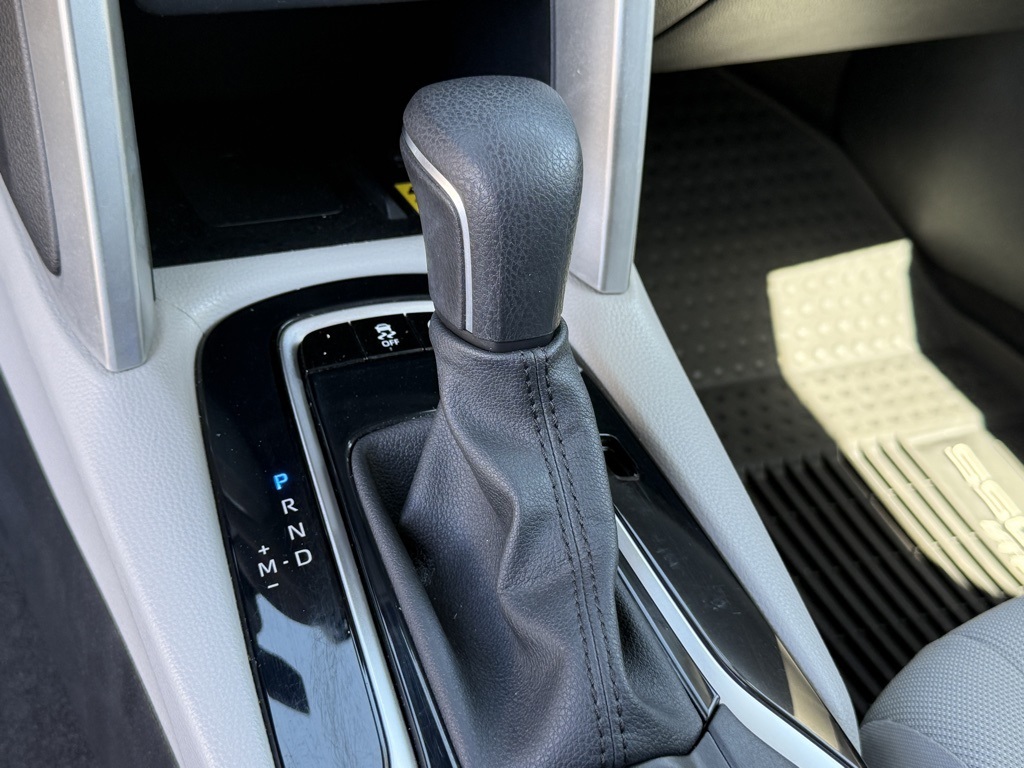 2023 Toyota Corolla Cross LE photo 22