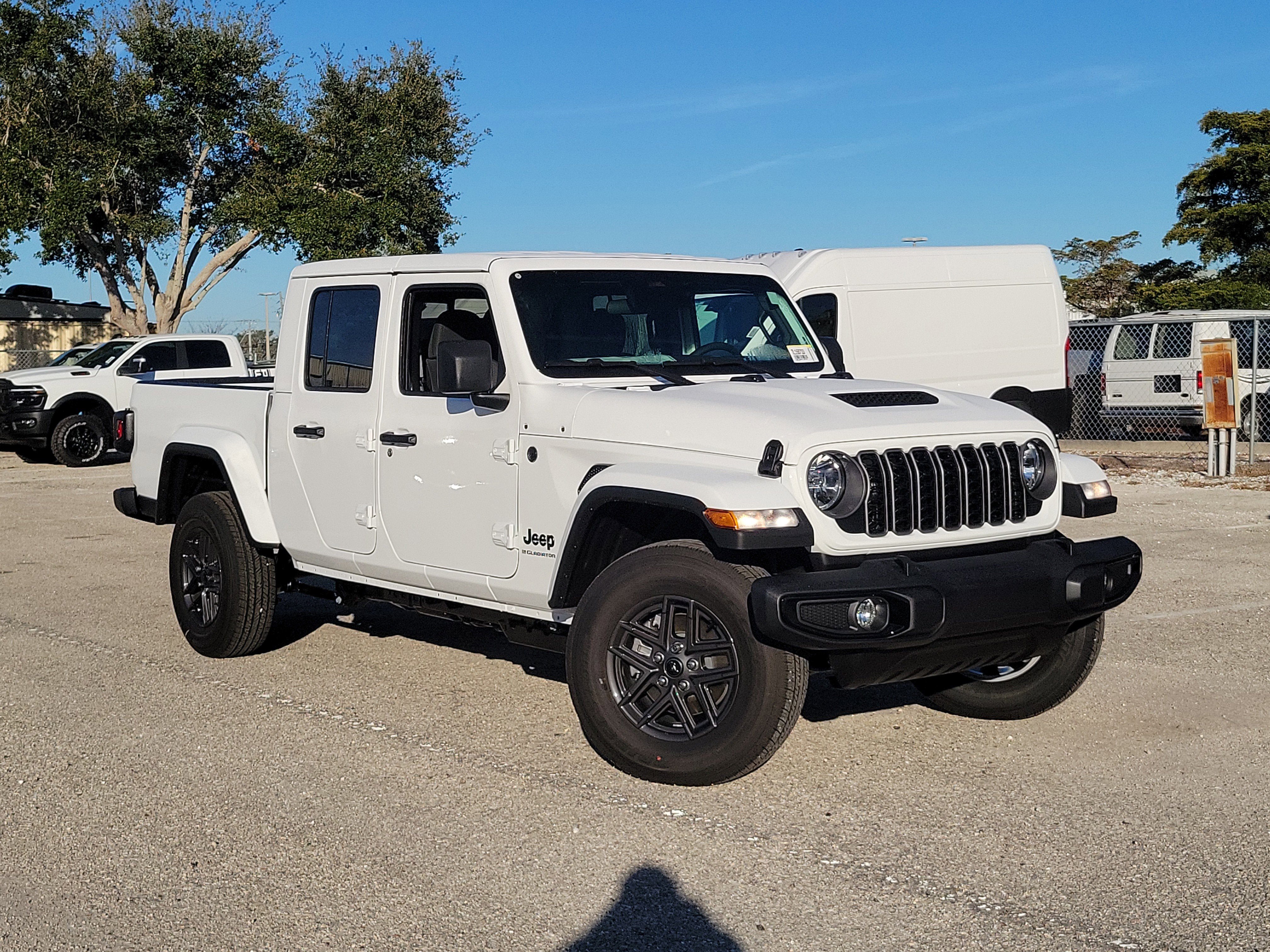 2026 Jeep Gladiator Sport S's photo