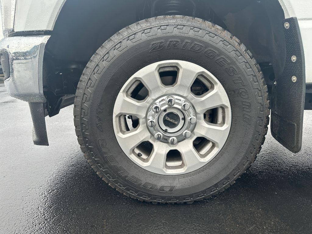 2023 Ford F-350 XLT photo 11