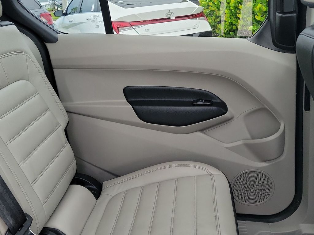 2022 Ford Transit Connect Titanium photo 40