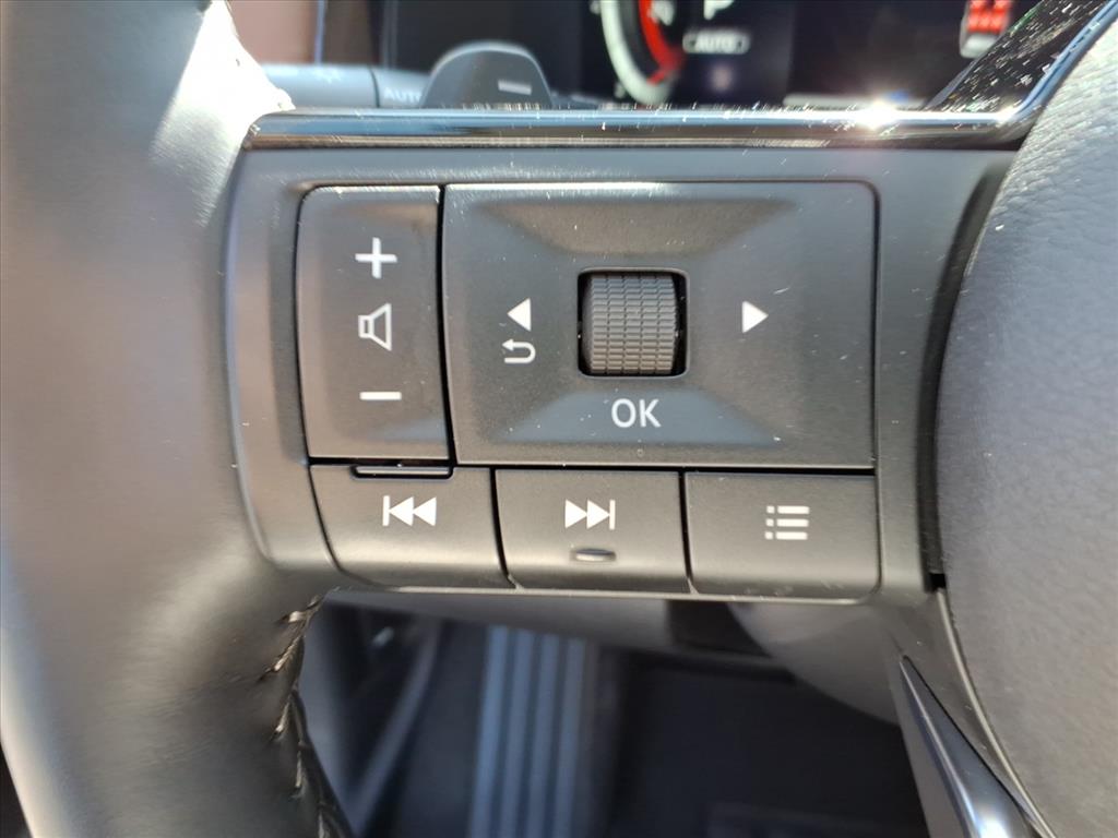 2023 Nissan Pathfinder Platinum photo 16