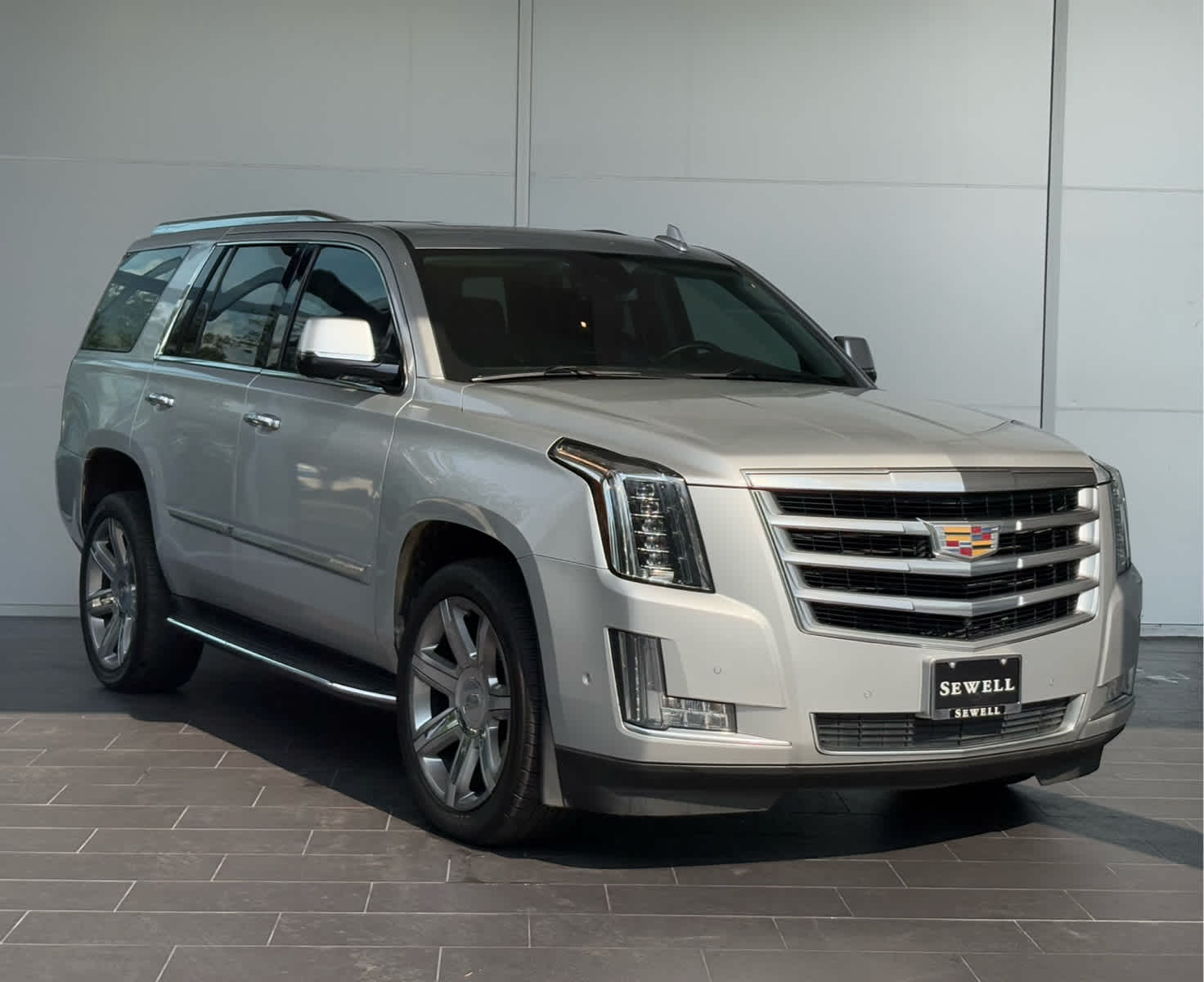 2018 Cadillac Escalade Luxury photo 3