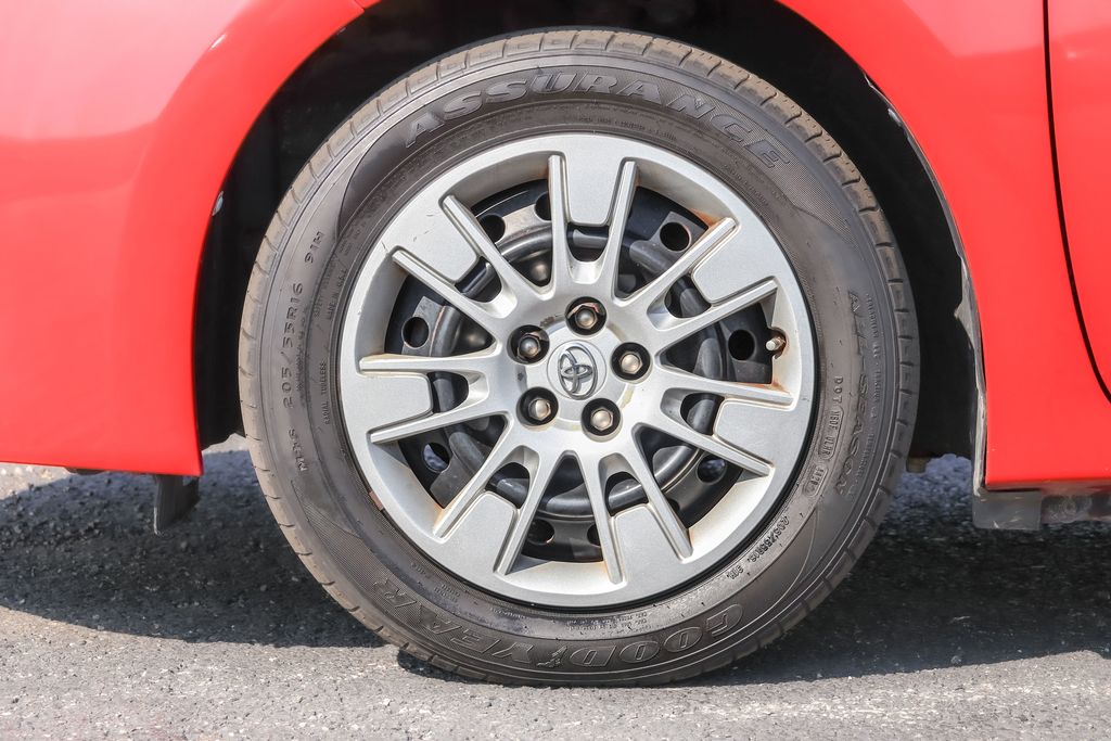 2015 Toyota Corolla L photo 13