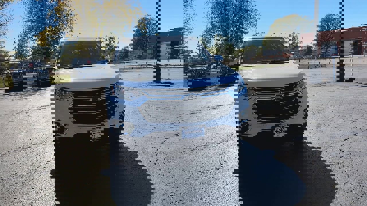 2021 Chevrolet Traverse Cloth photo 2