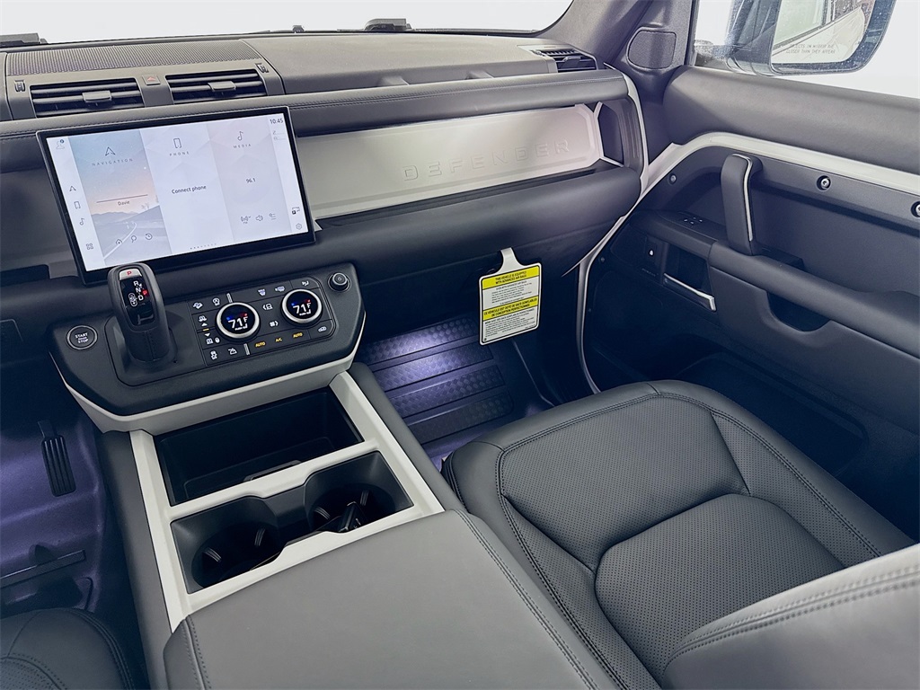 2025 Land Rover Defender 110 S photo 22