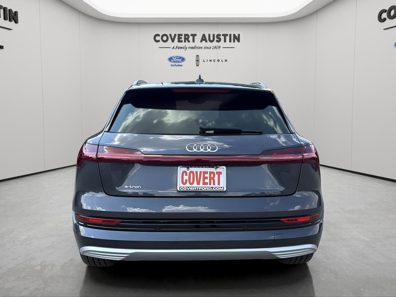 2019 Audi e-tron Prestige photo 4
