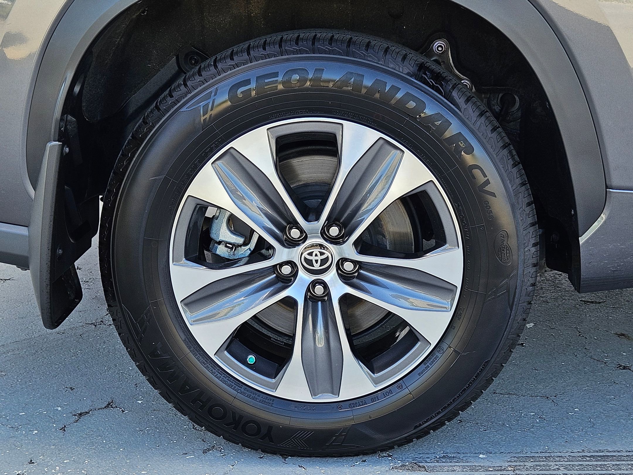 2024 Toyota Highlander XLE photo 17