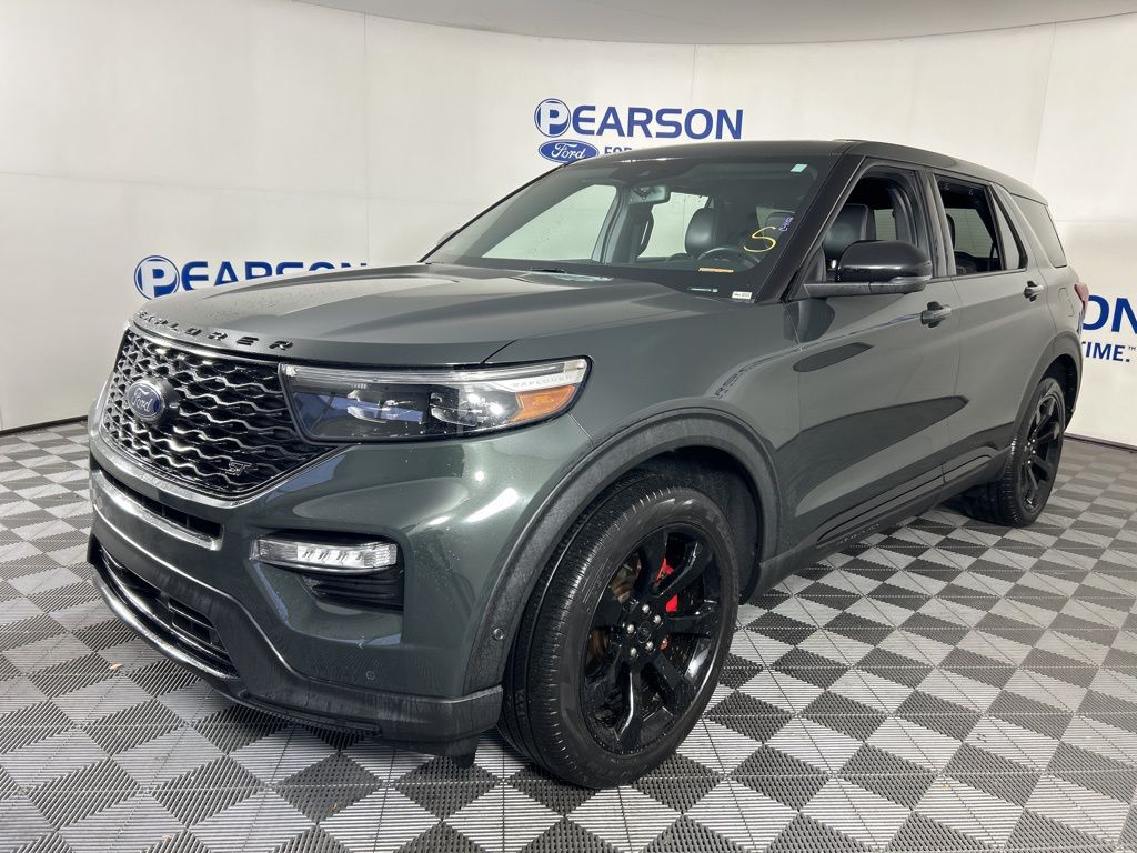 2022 Ford Explorer ST's photo