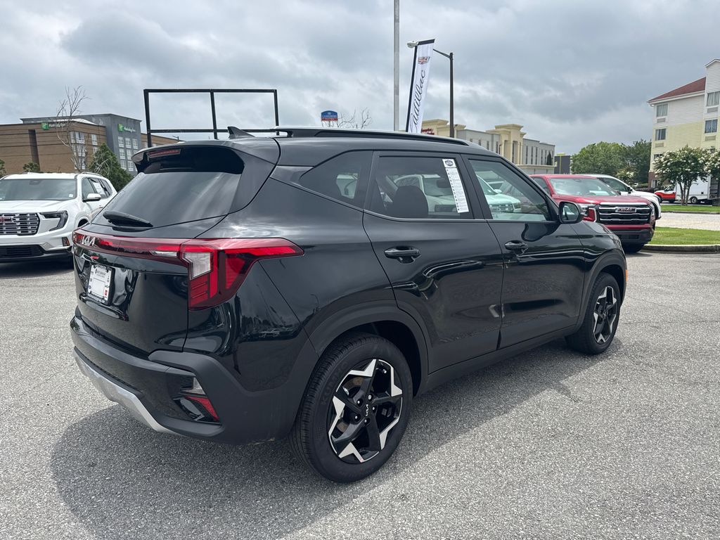 2025 Kia Seltos S photo 3