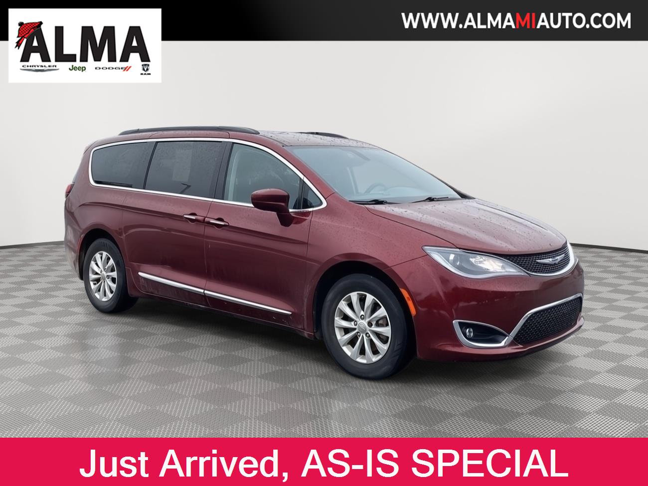 2017 Chrysler Pacifica Touring L's photo