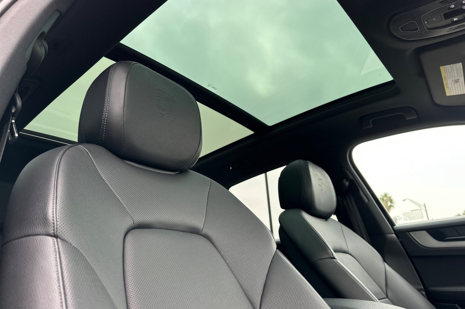 2025 Porsche Cayenne Turbo photo 20
