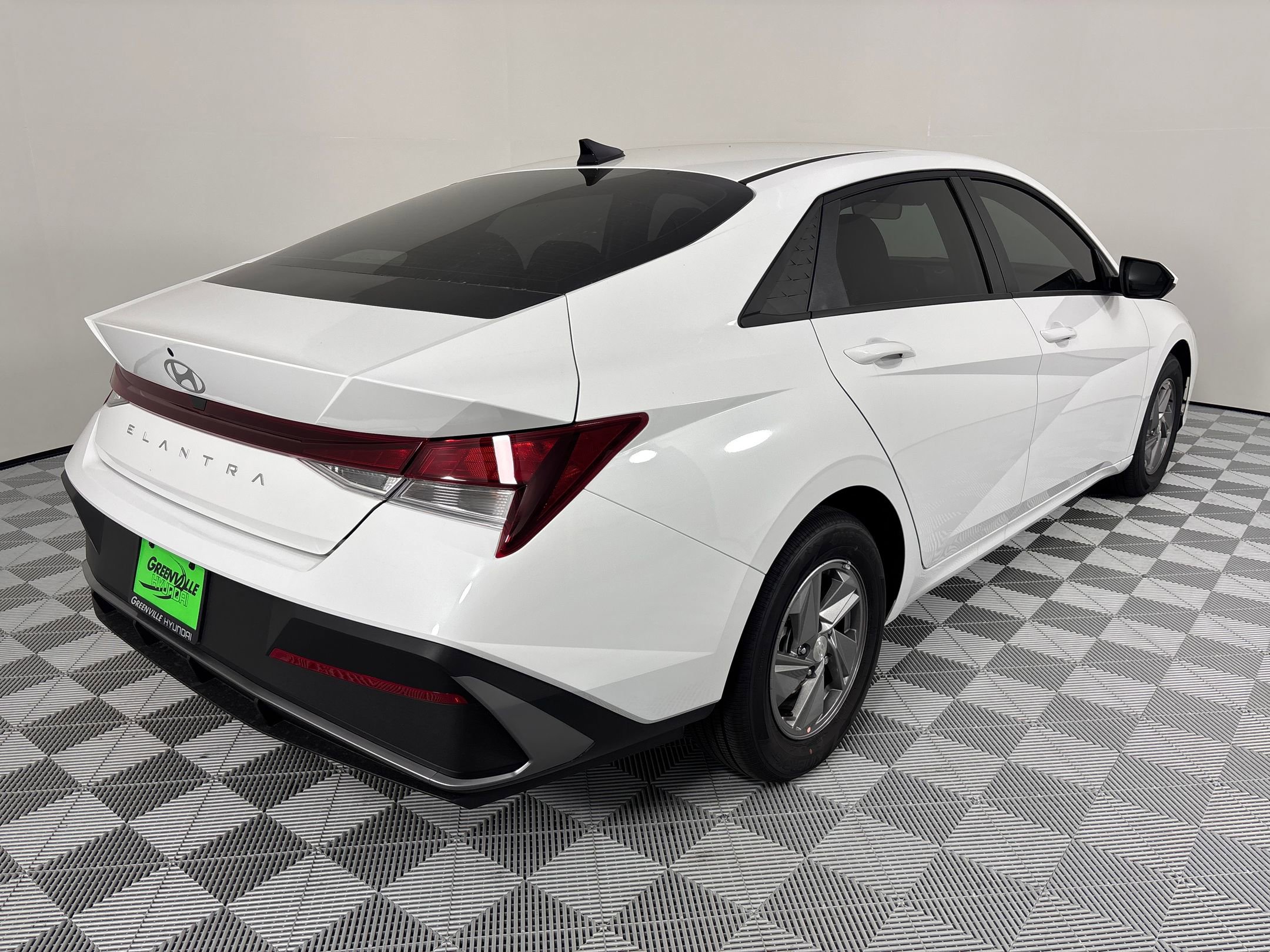 2025 Hyundai Elantra SE photo 9