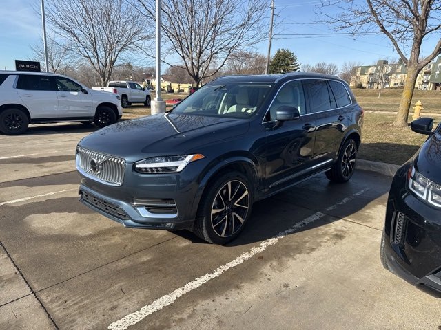 2023 Volvo XC90 Plus's photo
