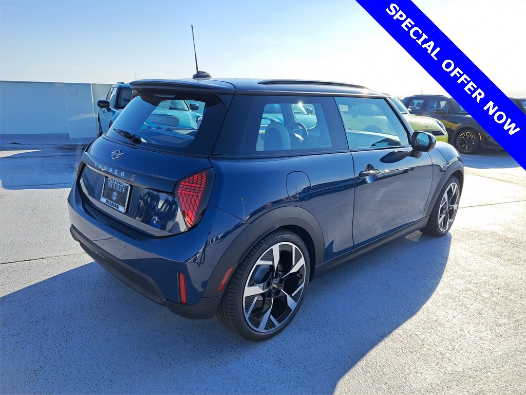 2025 Mini Cooper 2 Door Hardtop Signature photo 3