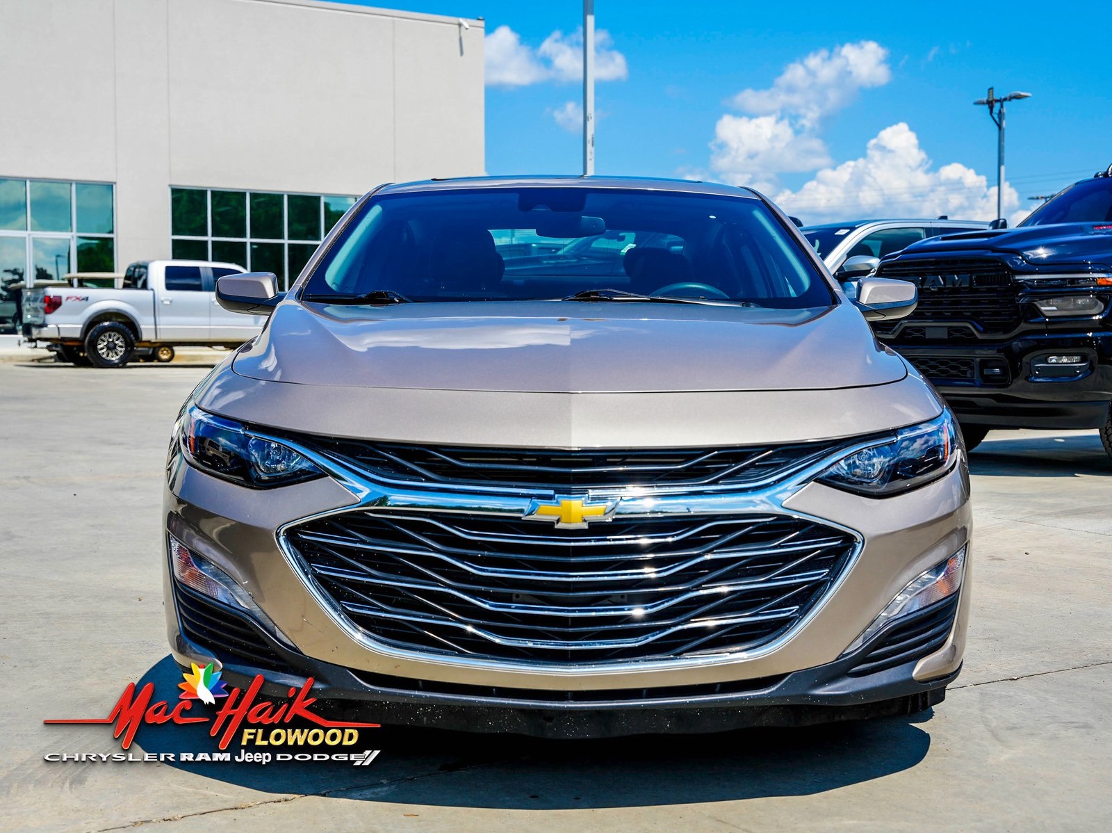 2023 Chevrolet Malibu 1LT photo 2