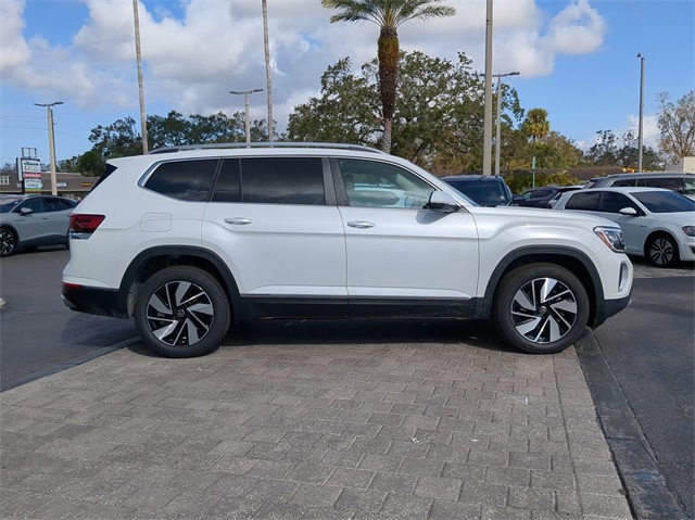 2025 Volkswagen Atlas SEL photo 3