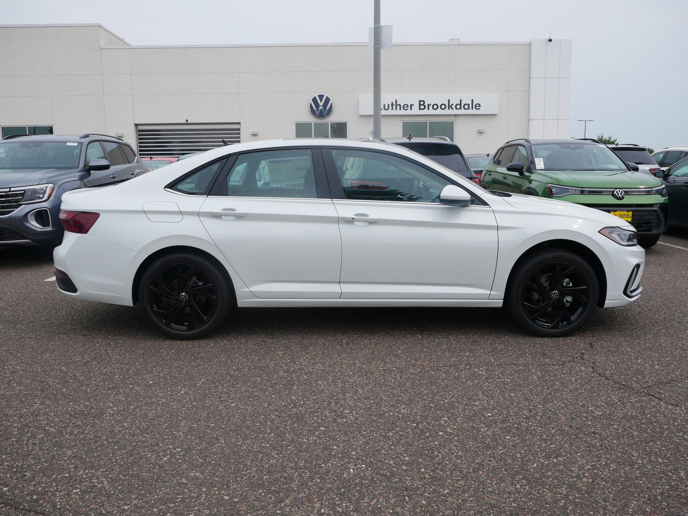2025 Volkswagen Jetta SE photo 2