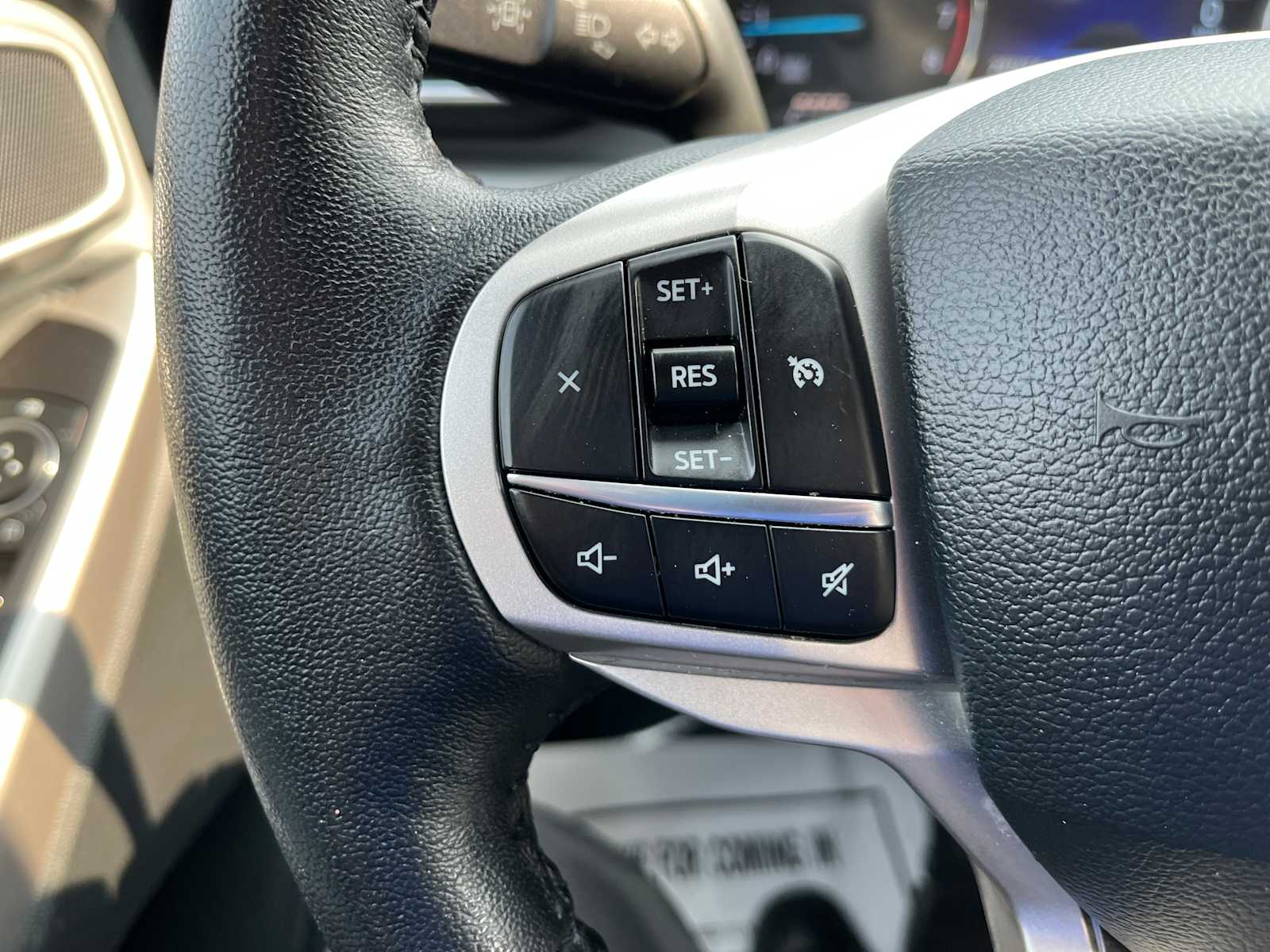 2023 Ford Explorer XLT photo 23