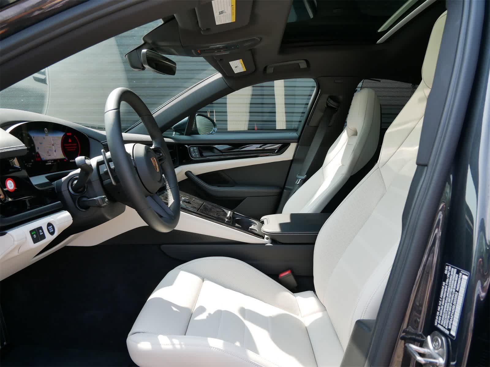 2025 Porsche Panamera 4 photo 4