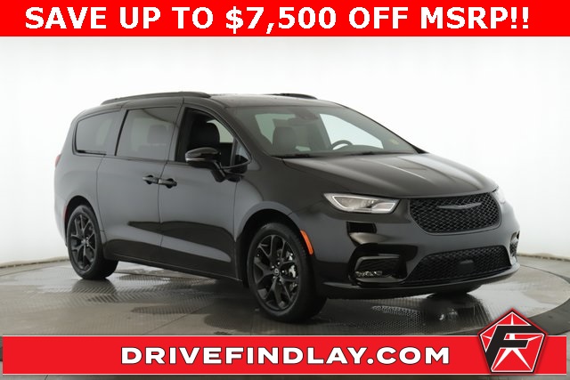 2026 Chrysler Pacifica Select's photo