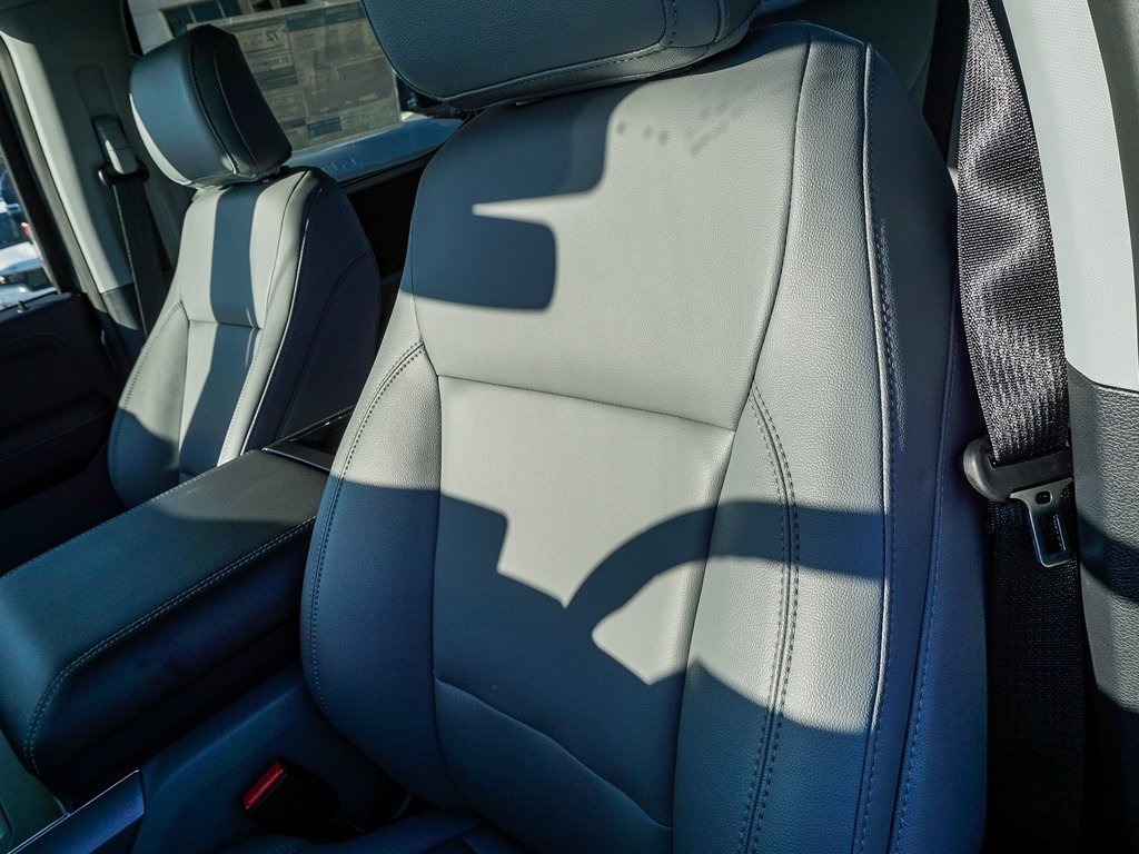 2025 Ford F-150 Lightning photo 18
