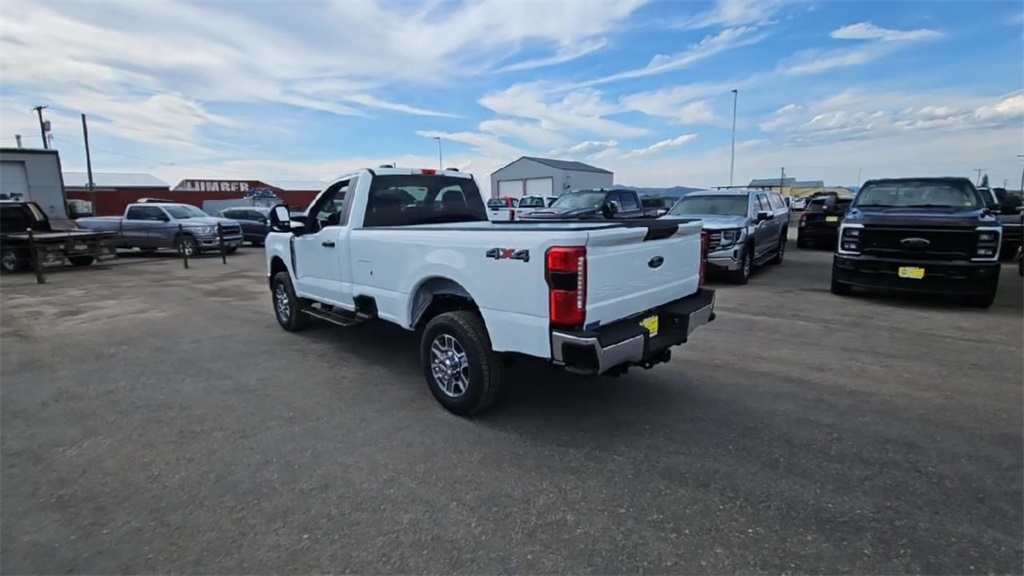 2025 Ford F-350 XLT photo 6