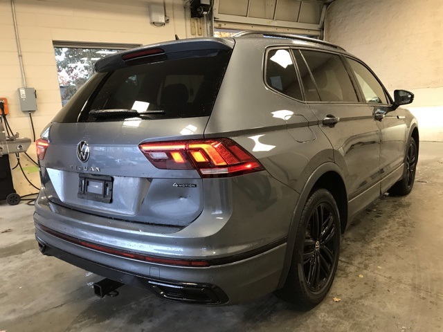 2022 Volkswagen Tiguan SE R-Line Black photo 2
