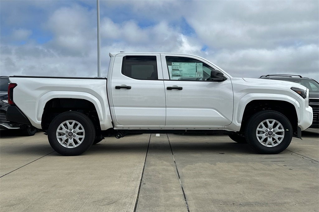 2025 Toyota Tacoma SR Double Cab photo 3