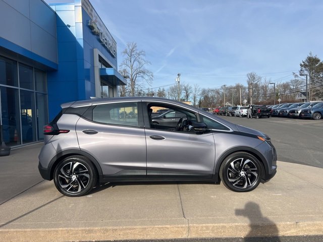 Used 2022 Chevrolet Bolt EV 2LT with VIN 1G1FX6S00N4106656 for sale in Cheshire, CT