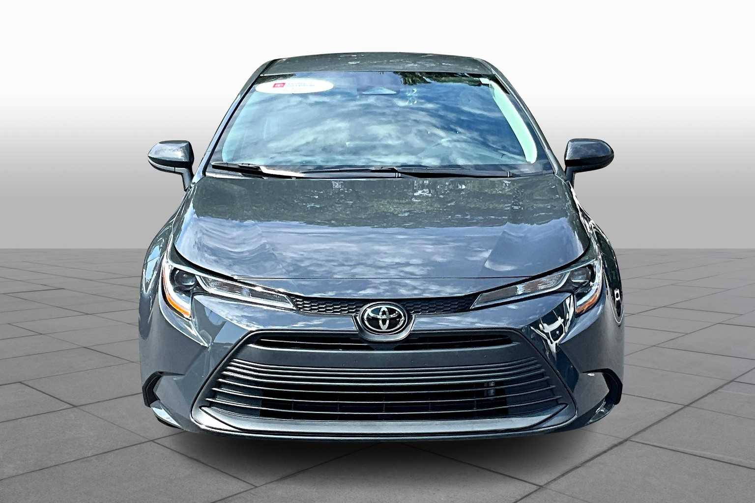 2023 Toyota Corolla LE photo 3
