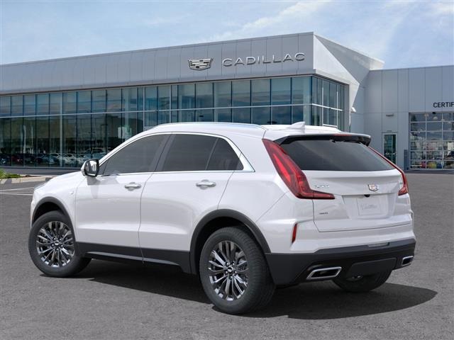 2025 Cadillac XT4 Premium Luxury photo 3