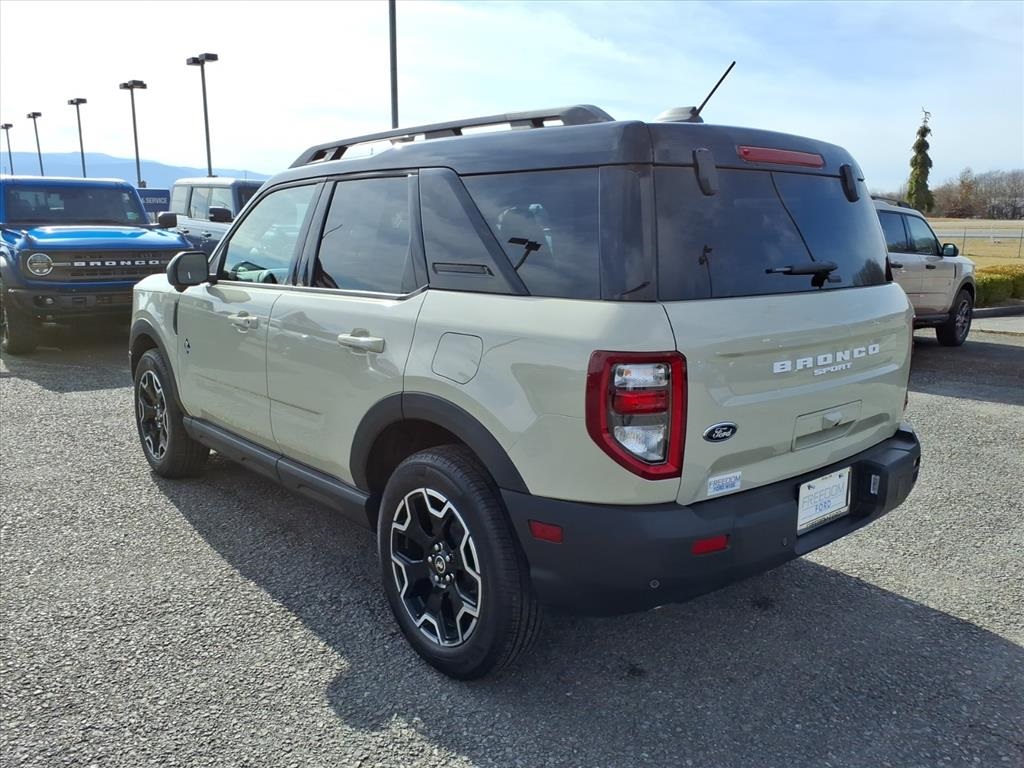 2025 Ford Bronco Sport Outer Banks photo 3