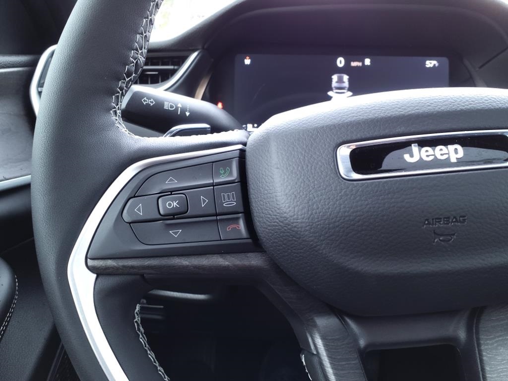 2025 Jeep Grand Cherokee Limited photo 17