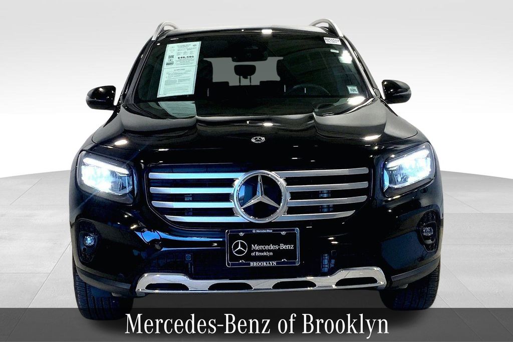 2025 Mercedes Benz GLB 250 4MATIC photo 3