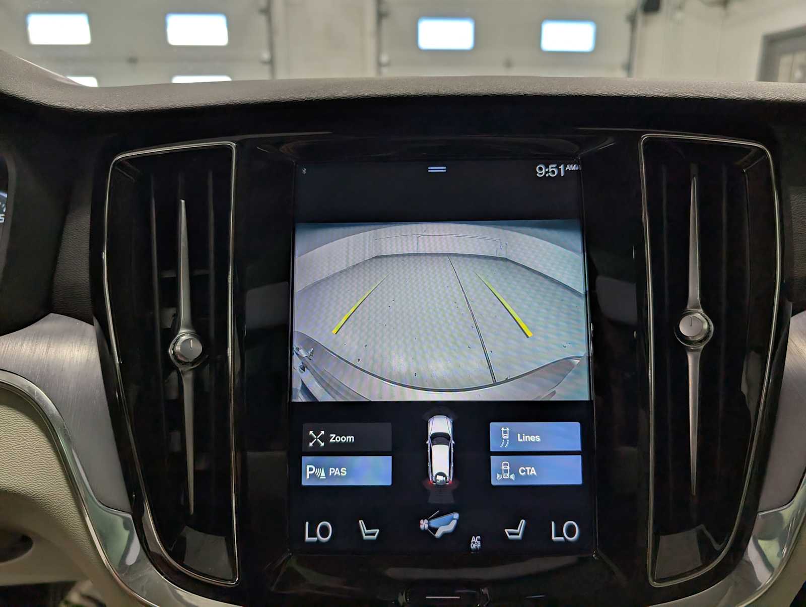 2020 Volvo V60 Cross Country photo 25