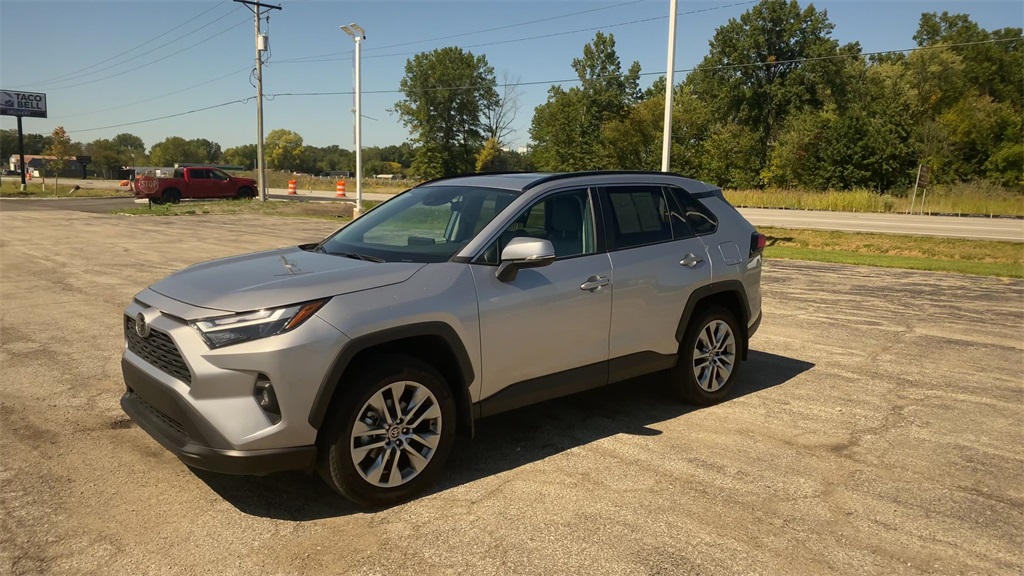 2022 Toyota RAV4 XLE Premium photo 4