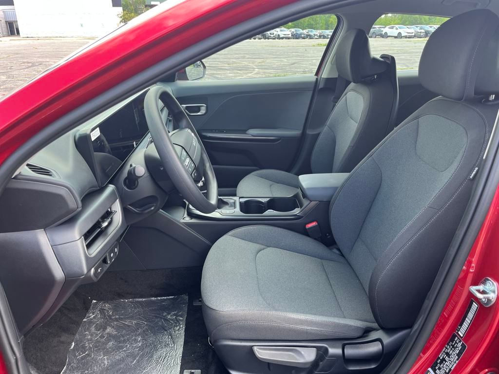 2025 Kia K4 LXS photo 13
