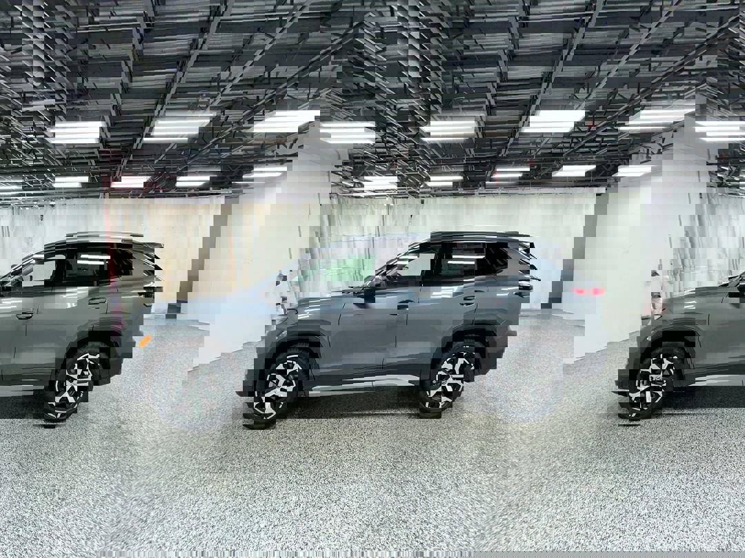 2025 Volkswagen Tiguan SE photo 3