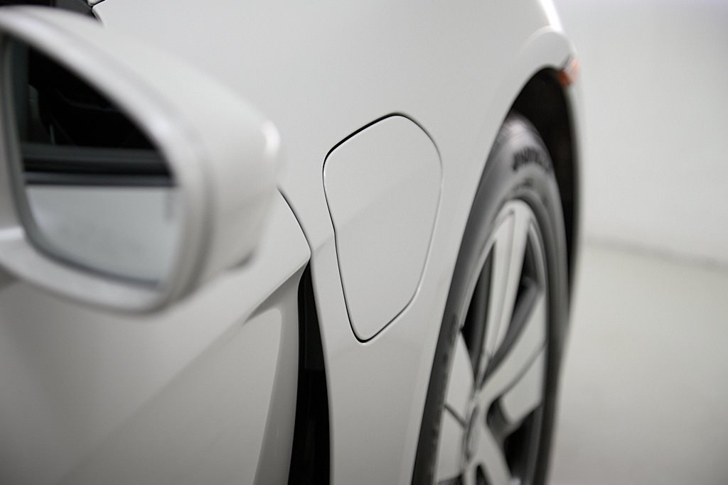 2022 PORSCHE TAYCAN - Image 16