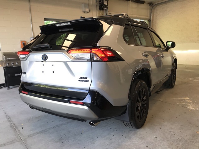 2023 Toyota RAV4 Hybrid XSE photo 2