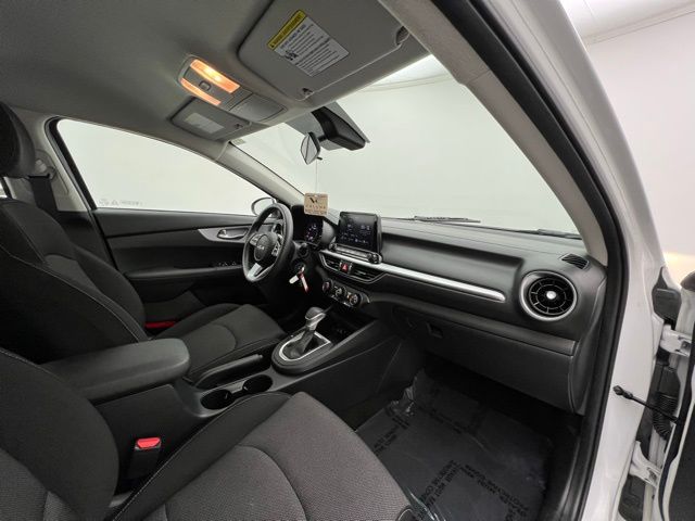 2024 Kia Forte LXS photo 21