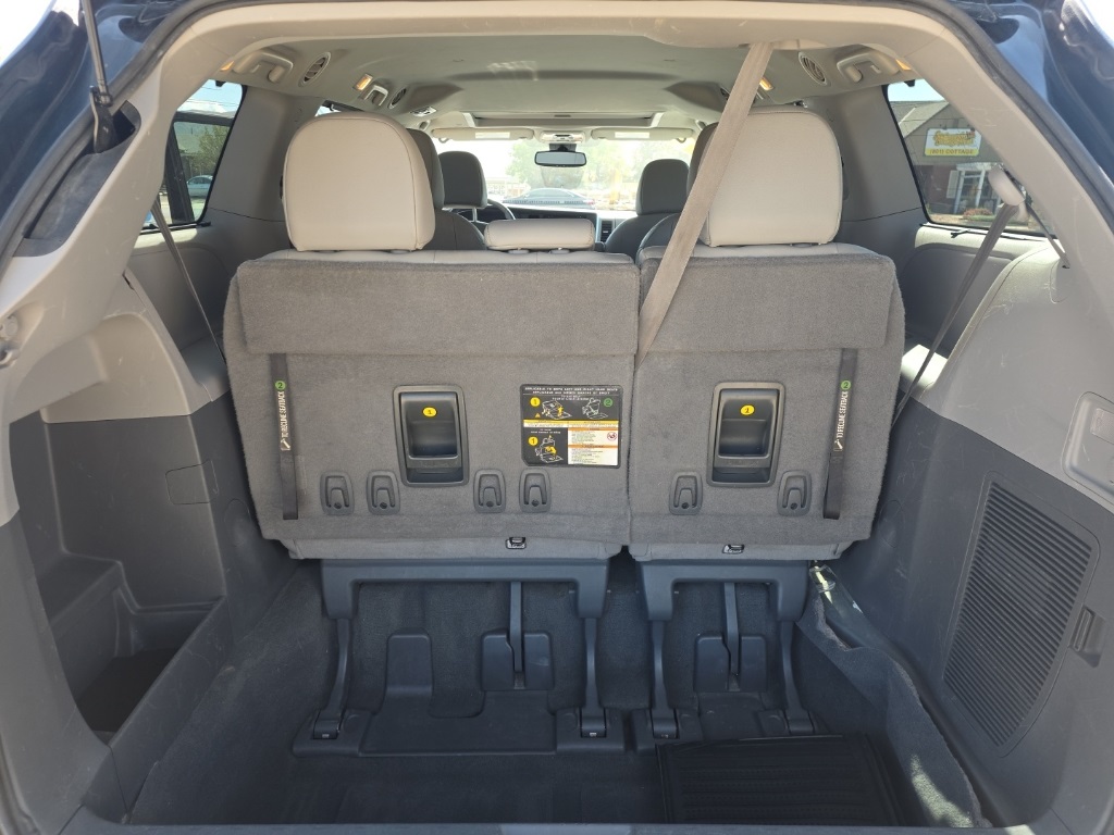 2020 Toyota Sienna XLE photo 14