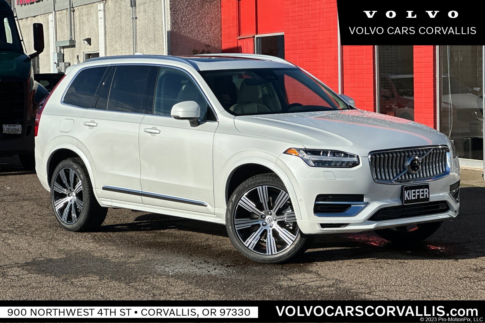 2025 Volvo XC90 Plus's photo