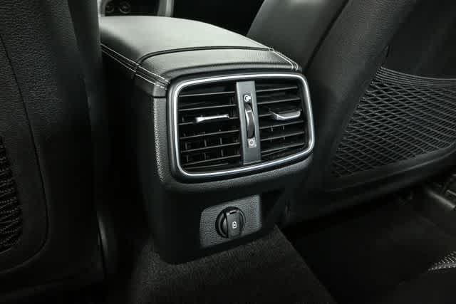2022 Genesis G70 3.3T photo 17