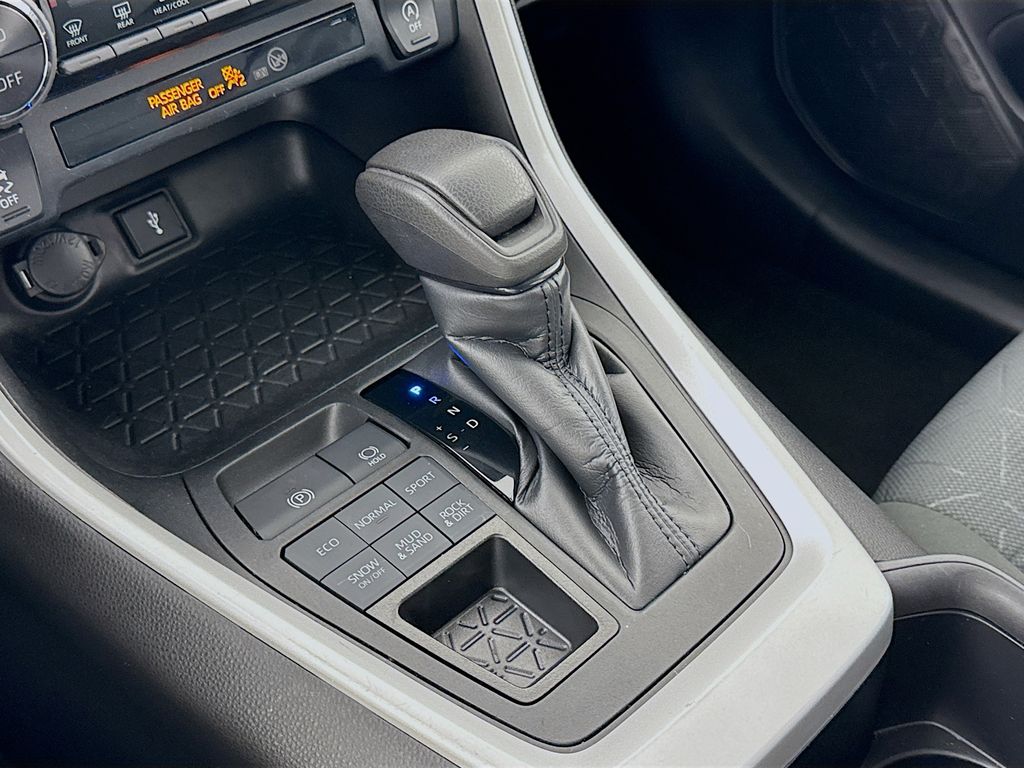 2022 Toyota RAV4 XLE photo 15