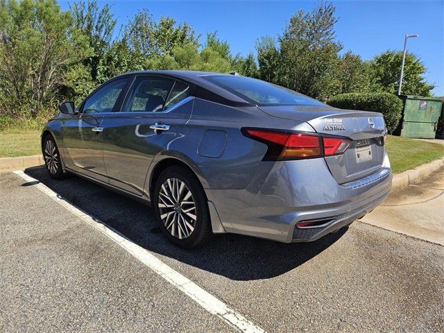 2023 Nissan Altima 2.5 SV photo 6