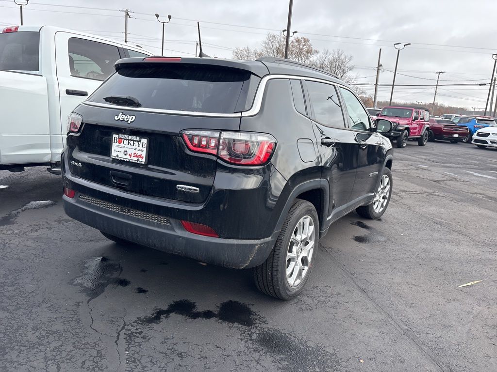 2022 Jeep Compass Latitude Lux photo 3